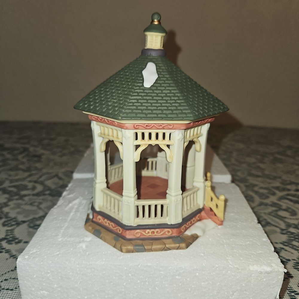 Dept. 18 Holiday Time Gazebo Glorieta - Picture 4 of 6